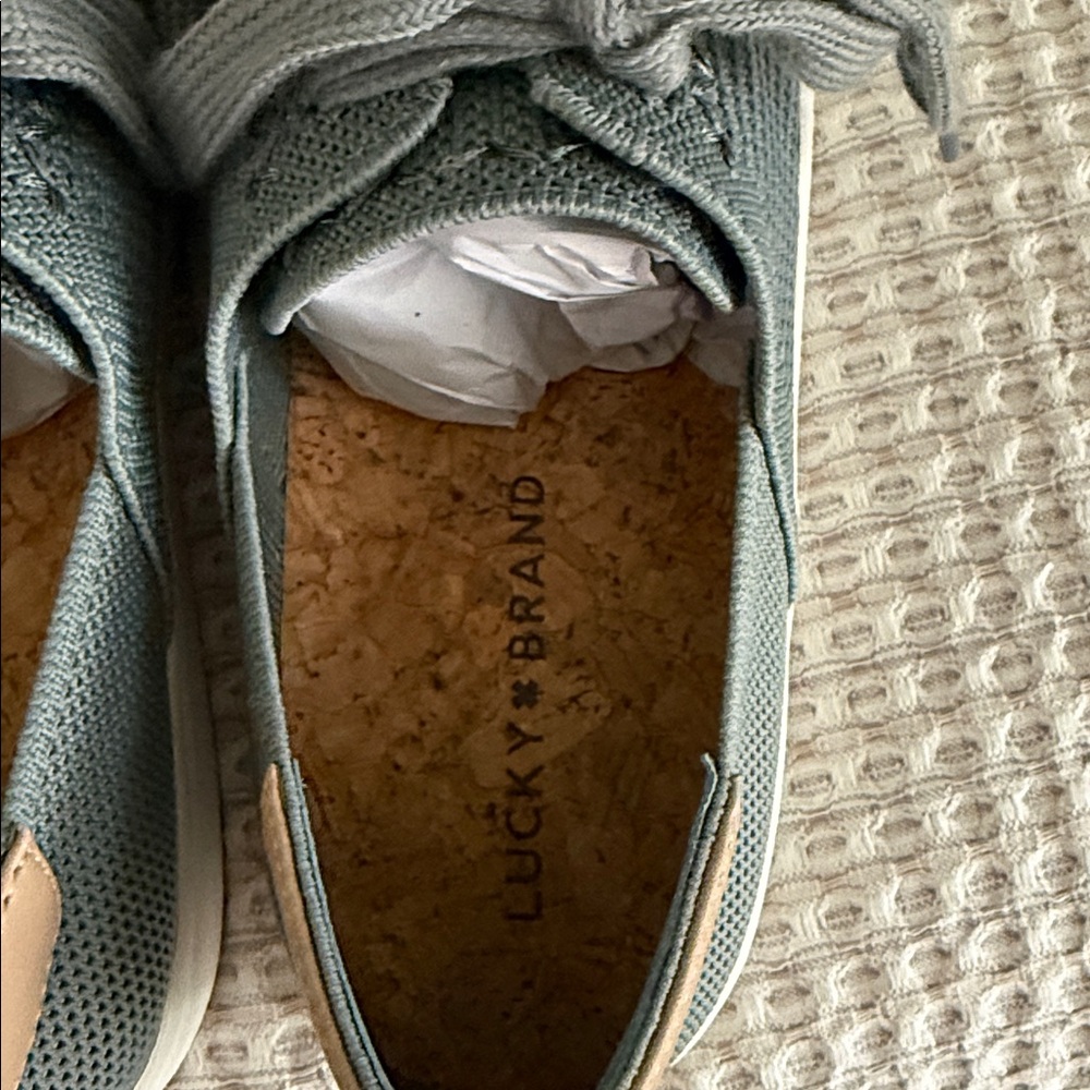 Gray Knit Lace-Up Sneakers with White Sole
Lucky brand. Size 7.5 - Picture 5 of 5